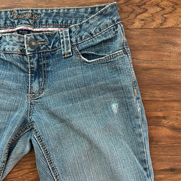 Vintage Amethyst light wash distressed jeans - Picture 4 of 12